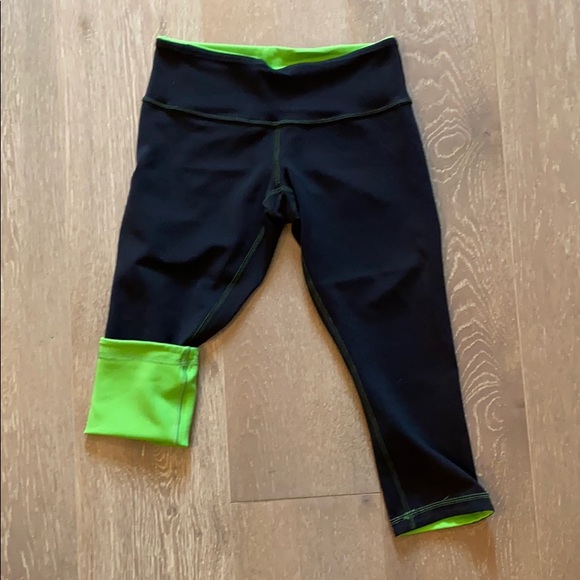 Lululemon reversible crop leggings - Picture 2 of 8